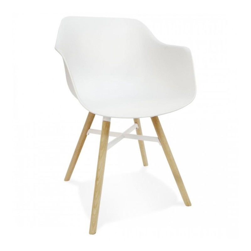 Chaise avec accoudoirs MELIS blanche avec pieds en bois naturel – vue générale