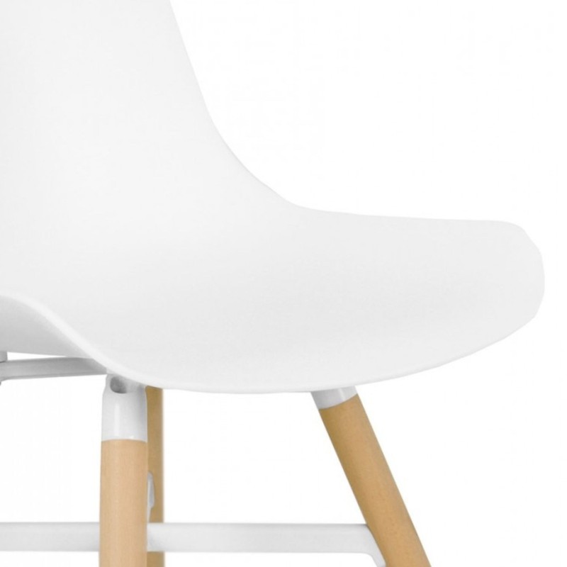 Détail de l’assise en polypropylène blanc des chaises GLADYS – lot de 4