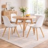Lot de 4 chaises GLADYS blanches autour d’une table de salle à manger