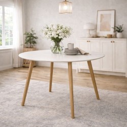Table ronde AMY blanche style scandinave dans une cuisine lumineuse