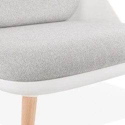 Fauteuil lounge TICOS blanc avec assise en tissu gris et coussin confortable