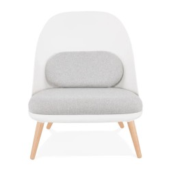 Vue de face du fauteuil lounge TICOS blanc pieds en bois naturel