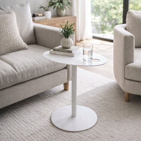 Packshot table d’appoint ovale MASA blanche en métal thermolaqué sur fond blanc