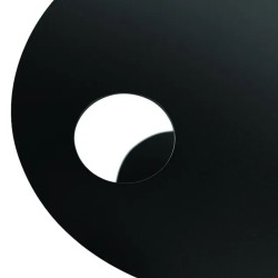 Détail plateau ovale perforé en métal noir table d’appoint MASA