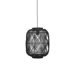Packshot suspension lanterne PACITO en rotin noir sur fond neutre