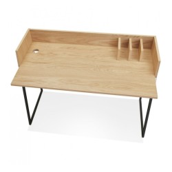 Détail du plateau en bois plaqué chêne naturel du bureau SALMON