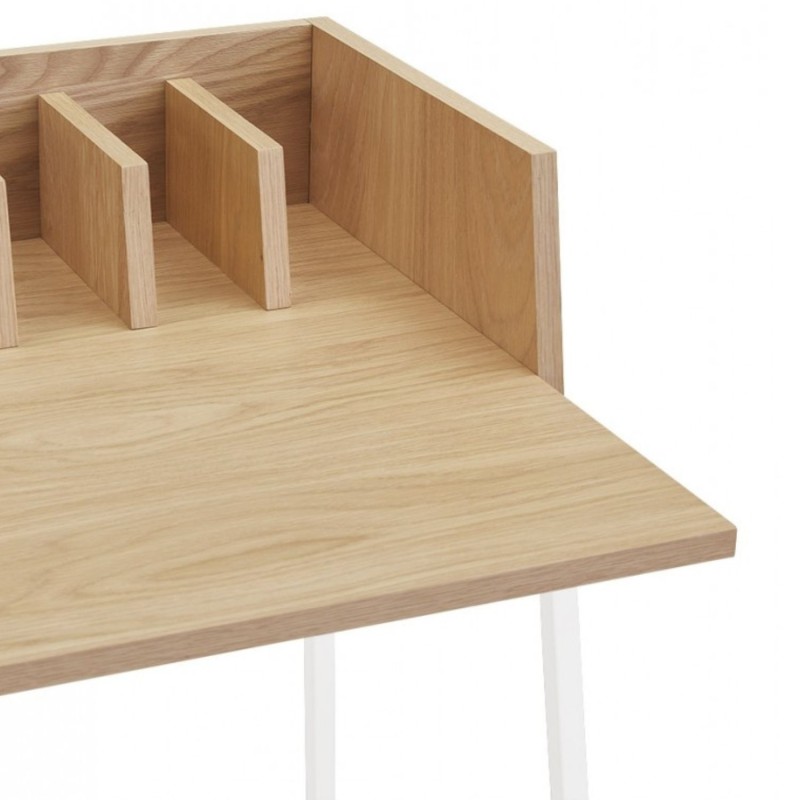 Zoom finition bois naturel et piètement métal blanc thermolaqué