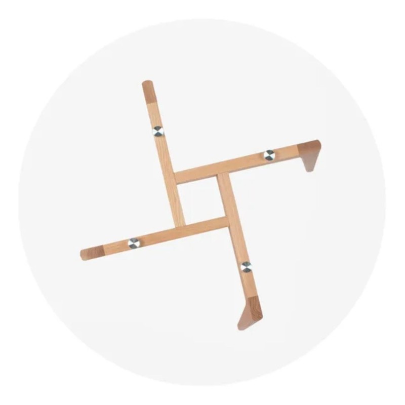 Détail du châssis et des pieds en bois naturel table ronde ANGELA