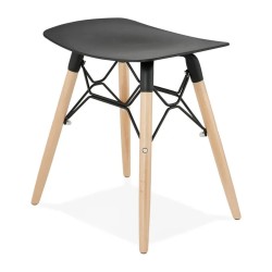 Vue de profil tabouret bas ALADIN noir pieds bois et métal