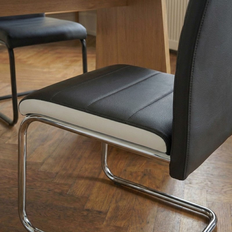 Lot de 2 chaises MARA simili noir et blanc pieds métal chromé