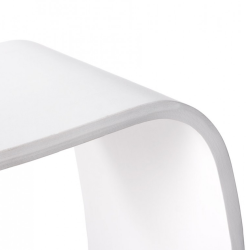 Détail de la finition bois blanc du tabouret bas MOJO