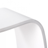 Détail de la finition bois blanc du tabouret bas MOJO